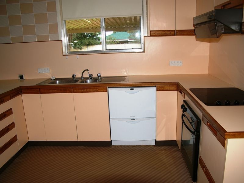 8 Lister Street, Harristown QLD 4350