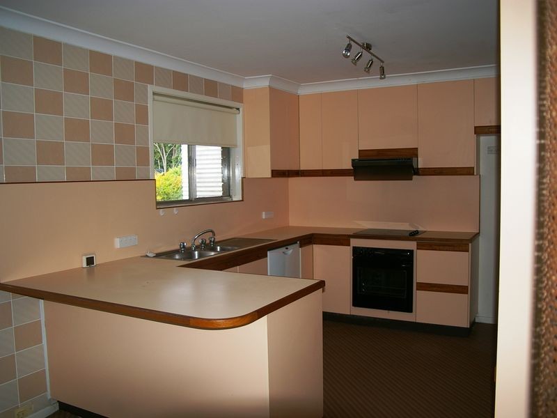 8 Lister Street, Harristown QLD 4350