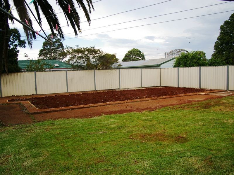 8 Lister Street, Harristown QLD 4350