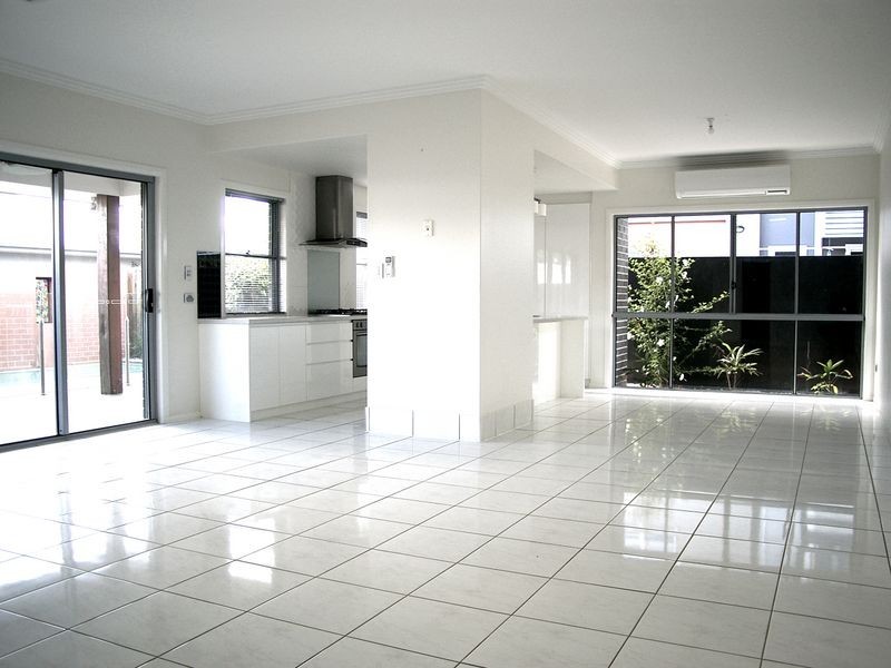 24/21 Andersson Court, Highfields QLD 4352