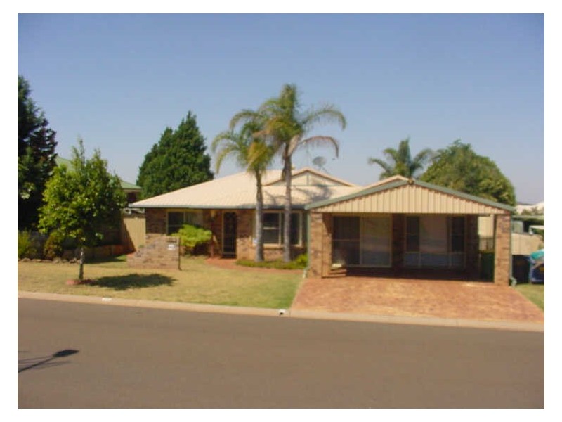 28 Catalina Drive, Wilsonton QLD 4350