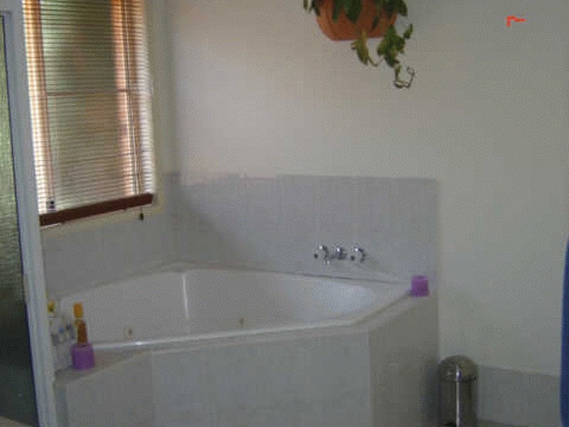 28 Catalina Drive, Wilsonton QLD 4350