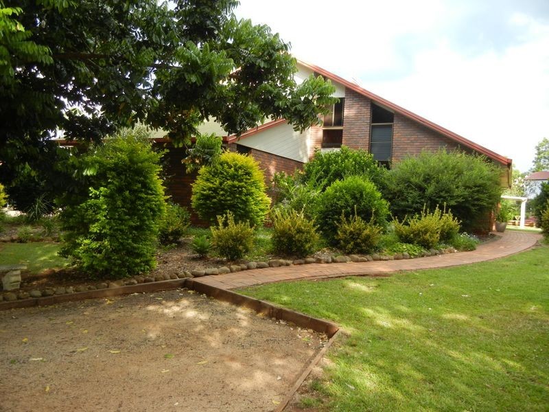 6 Highfields Road, Highfields QLD 4352