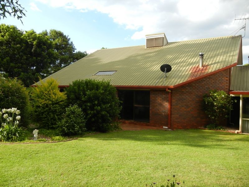 6 Highfields Road, Highfields QLD 4352