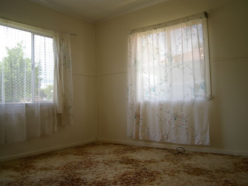 5 Eardley Street, Newtown QLD 4350