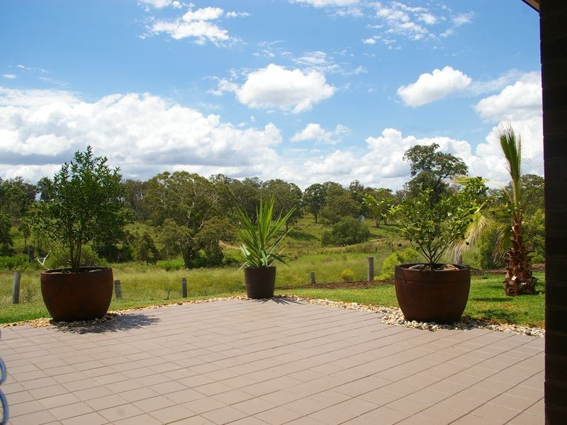2 Petria Court, Meringandan QLD 4352