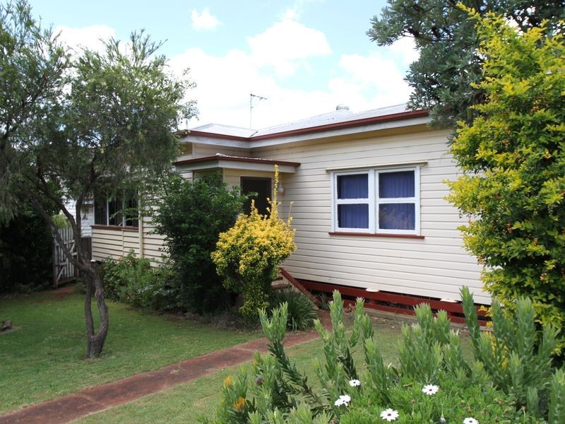 14 Fourth Avenue, Harristown QLD 4350