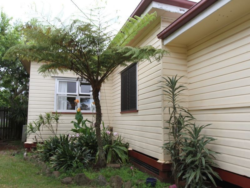 14 Fourth Avenue, Harristown QLD 4350