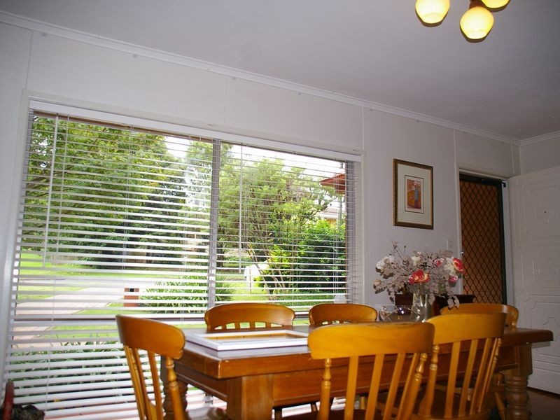 33 Barrymount Crescent, Mount Lofty QLD 4350