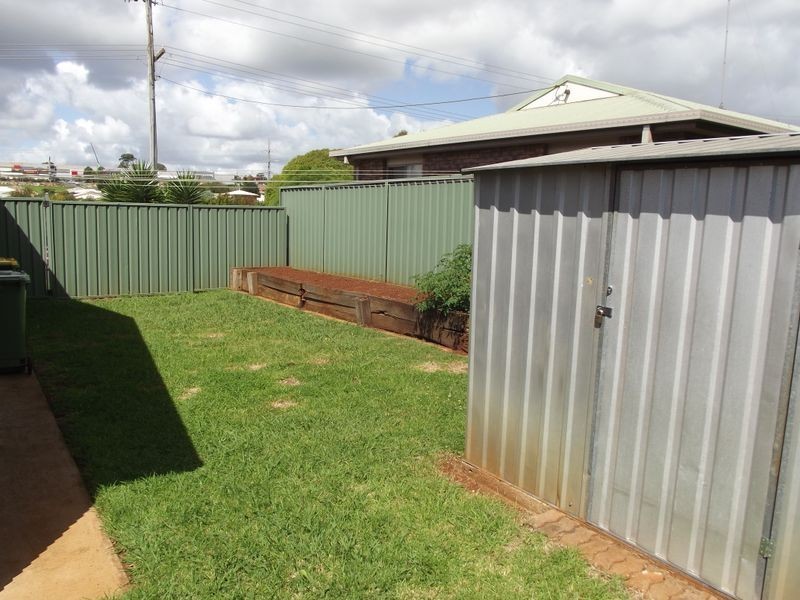 2/25 Lemway ave, Kearneys Spring QLD 4350