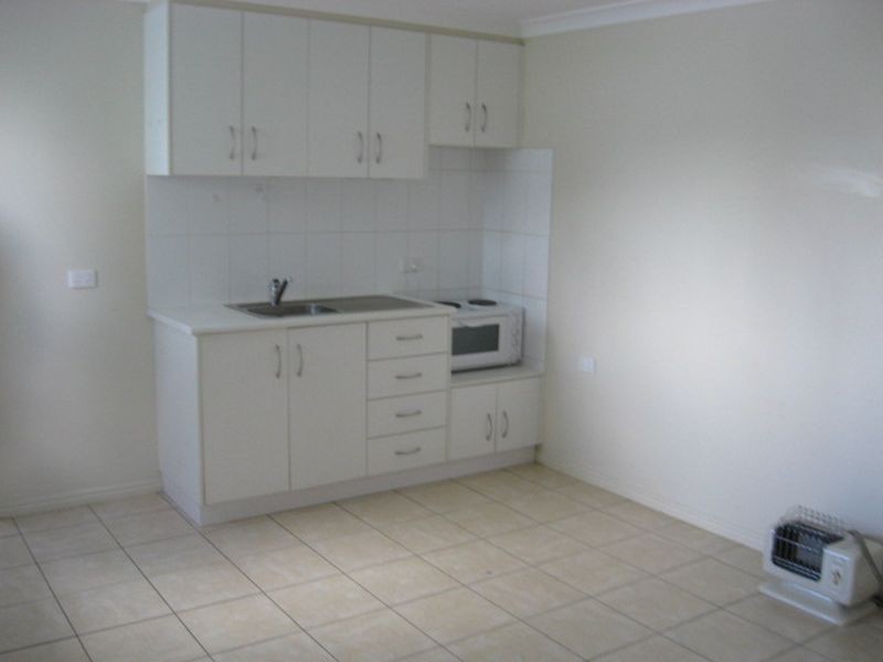 4/311 Bridge Street, Newtown QLD 4350