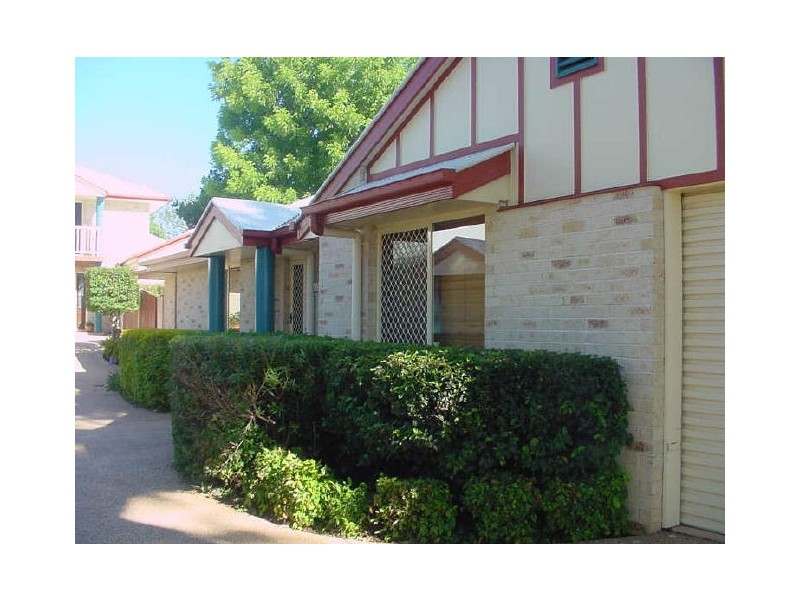 2/330 Hume Street, Centenary Heights QLD 4350