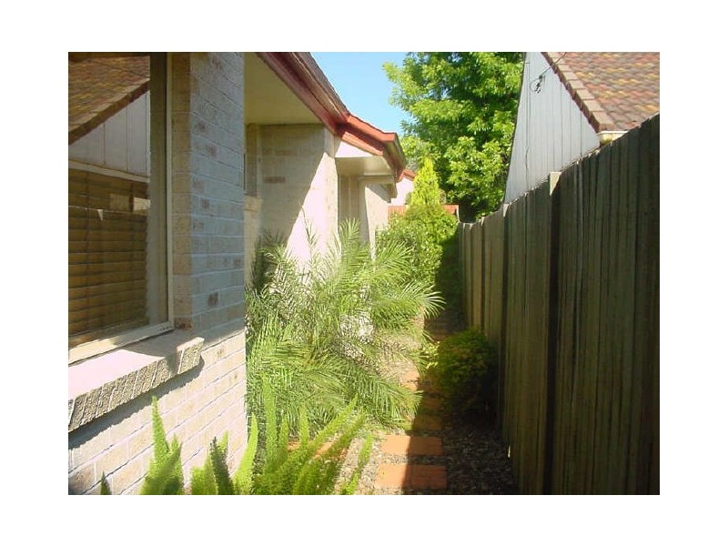 2/330 Hume Street, Centenary Heights QLD 4350