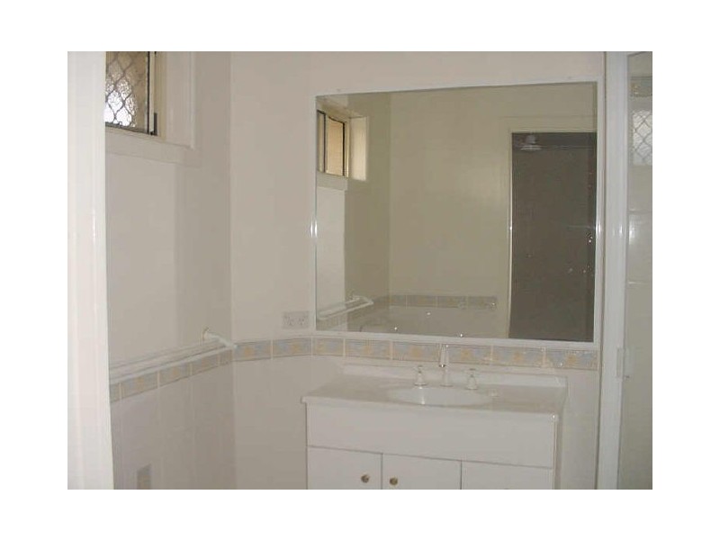 2/330 Hume Street, Centenary Heights QLD 4350