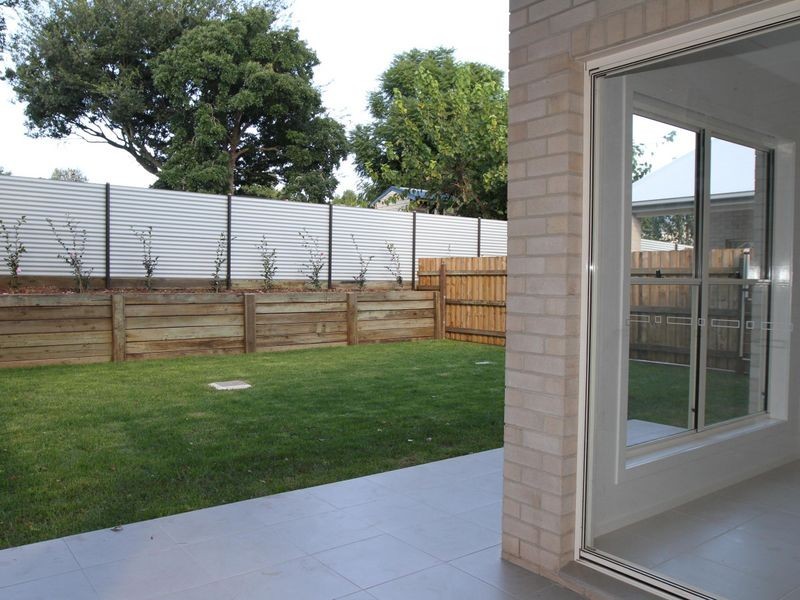 3/8 New Street, Mount Lofty QLD 4350