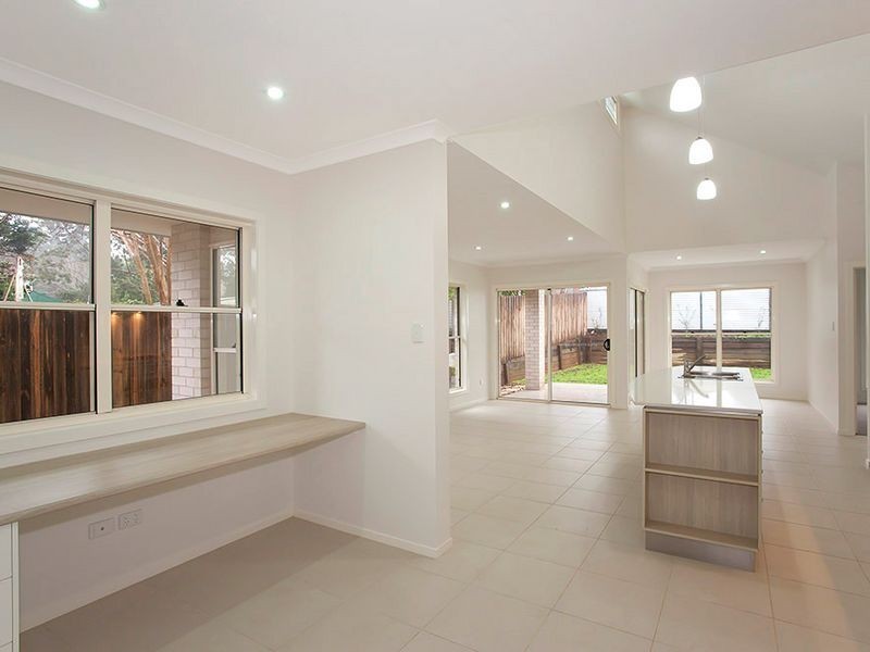 3/8 New Street, Mount Lofty QLD 4350