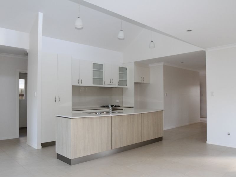 3/8 New Street, Mount Lofty QLD 4350