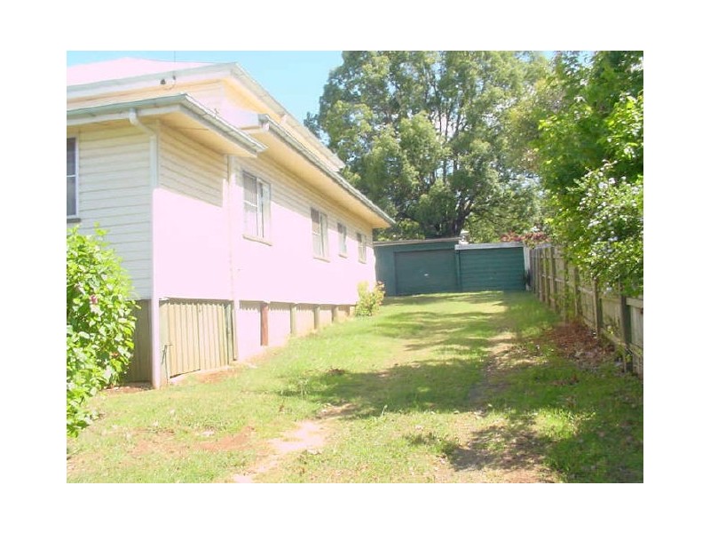 8 Roseberry Street, North Toowoomba QLD 4350