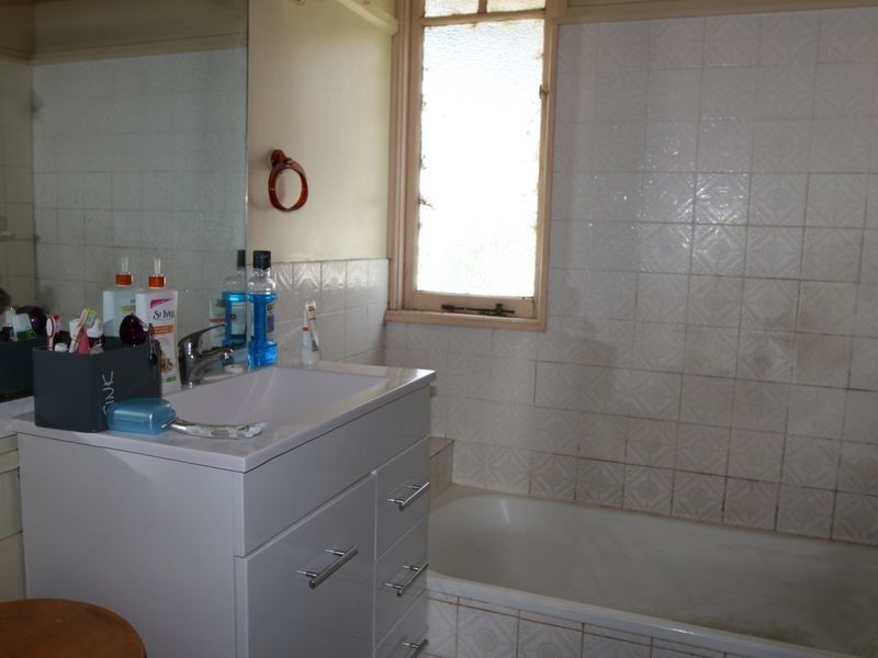 3 Gostwyk Street, Newtown QLD 4350