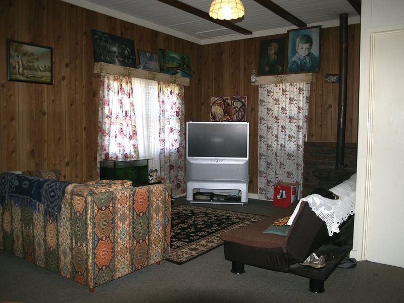 17 Esmond Street, Rockville QLD 4350