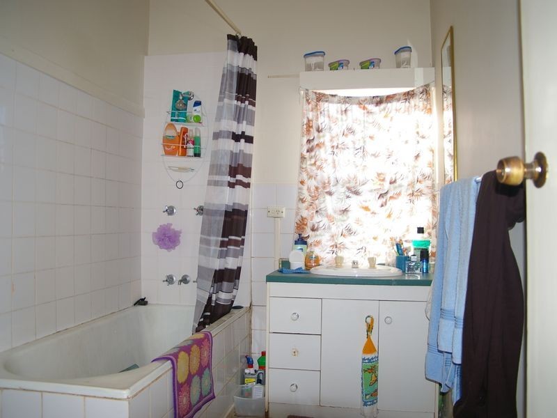 17 Esmond Street, Rockville QLD 4350