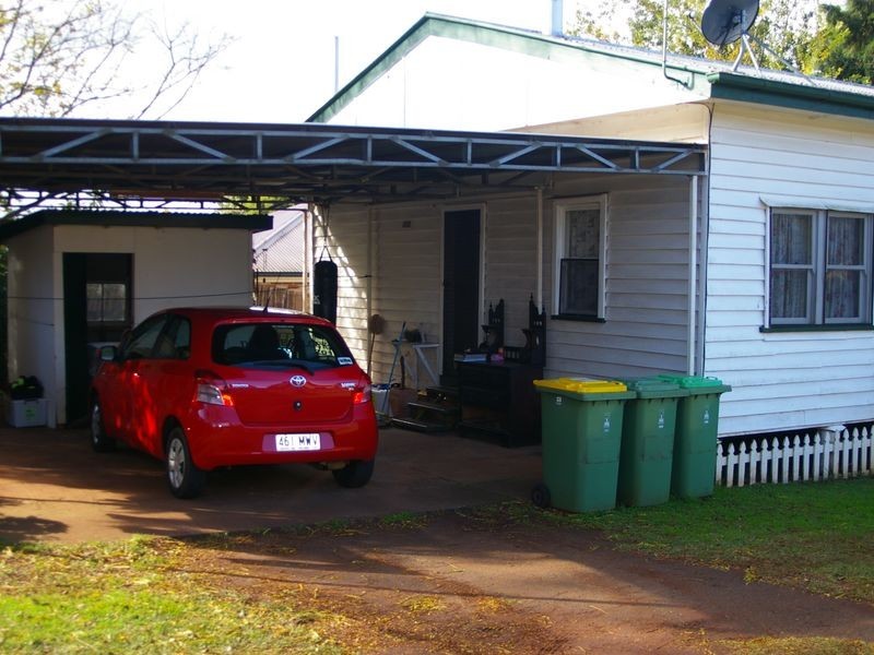 17 Esmond Street, Rockville QLD 4350