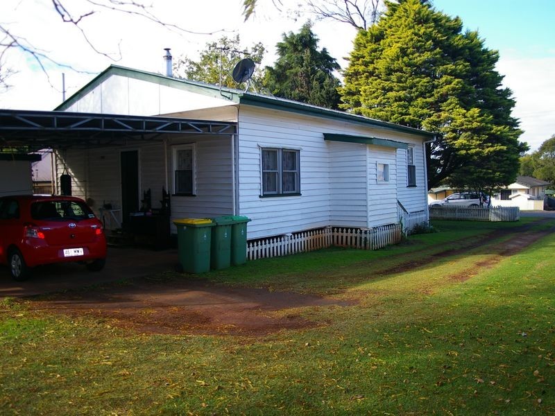 17 Esmond Street, Rockville QLD 4350