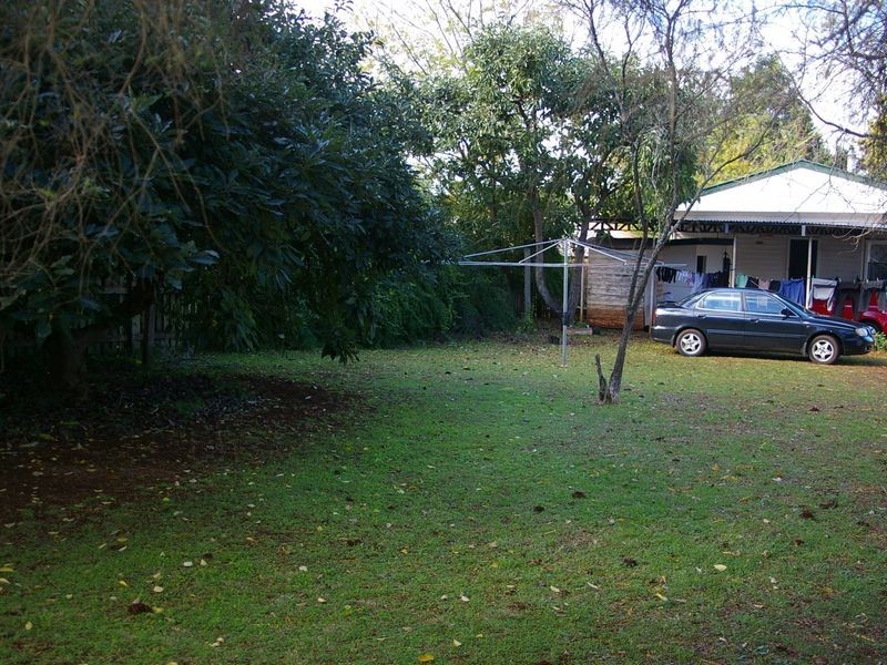 17 Esmond Street, Rockville QLD 4350