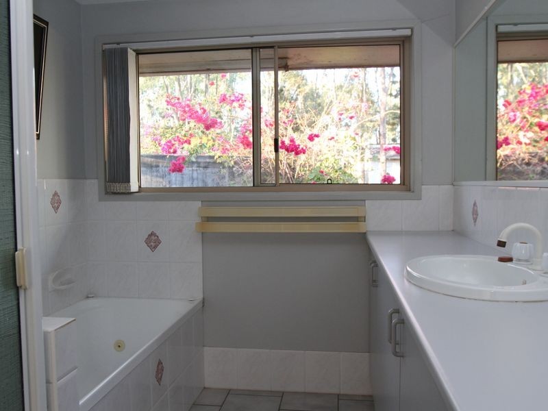 7 Bradton Court, Withcott QLD 4352