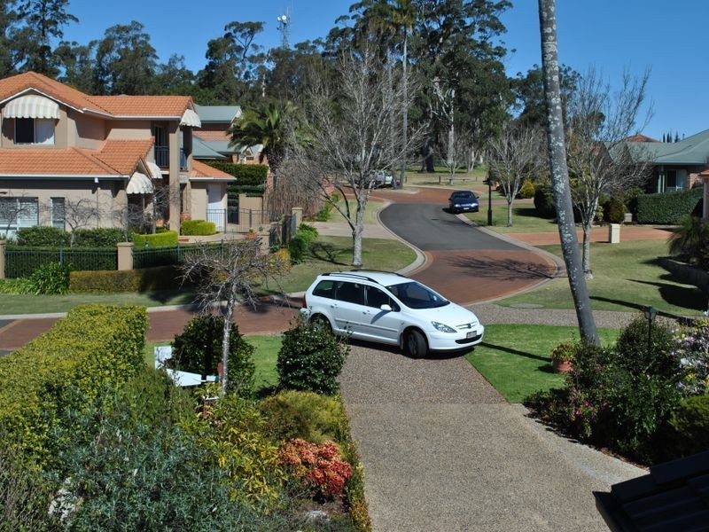 19 Gleneagles Drive, Middle Ridge QLD 4350