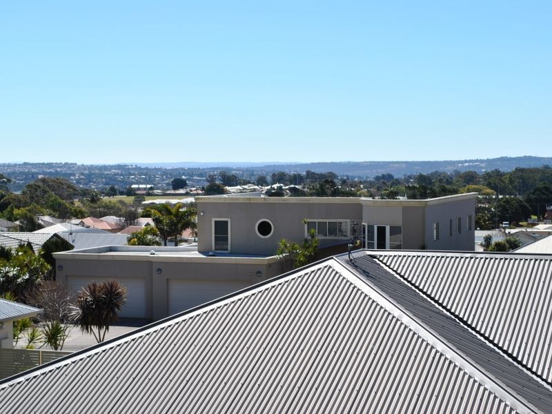 19 Gleneagles Drive, Middle Ridge QLD 4350