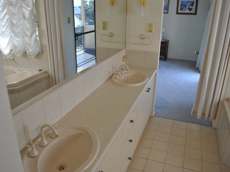 19 Gleneagles Drive, Middle Ridge QLD 4350