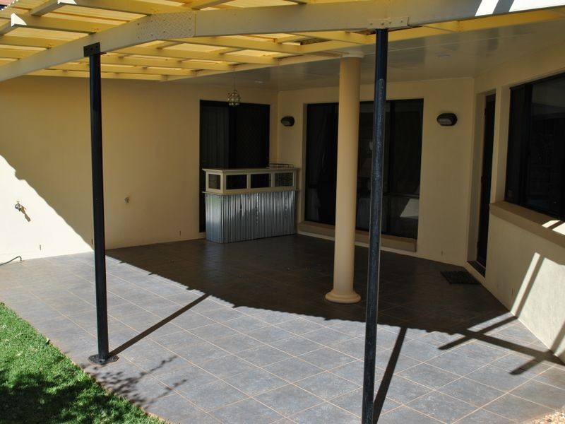 19 Gleneagles Drive, Middle Ridge QLD 4350