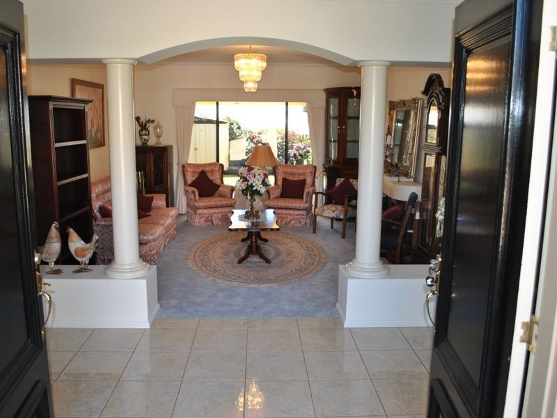 19 Gleneagles Drive, Middle Ridge QLD 4350