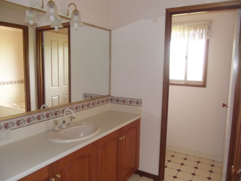 464 Hume Street, Middle Ridge QLD 4350