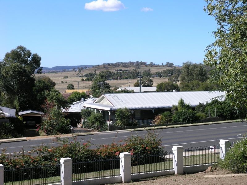 42 Toowoomba Road, Oakey QLD 4401