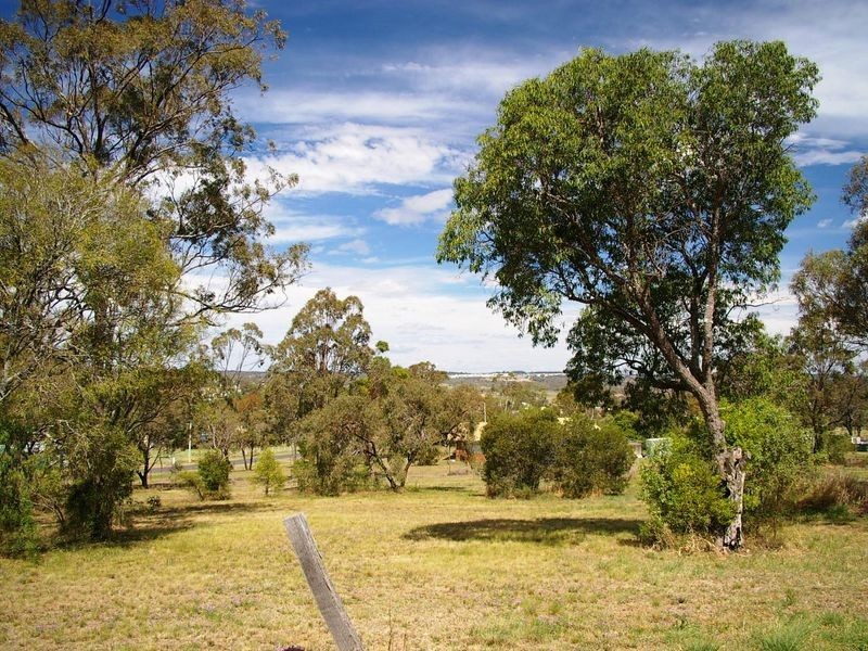 24 William Street, Acland QLD 4401