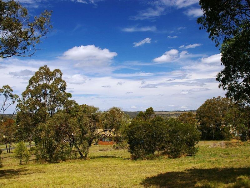 24 William Street, Acland QLD 4401