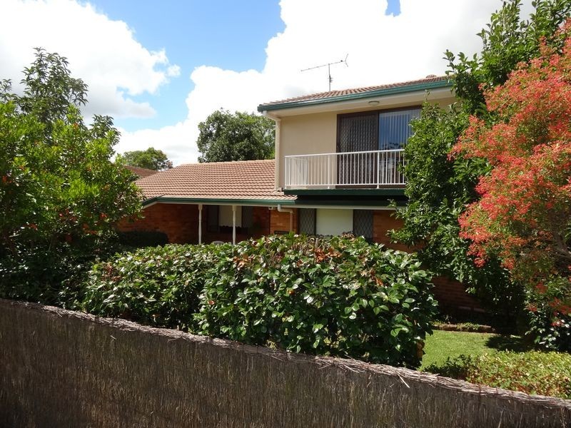 4 Henry Street, Mount Lofty QLD 4350