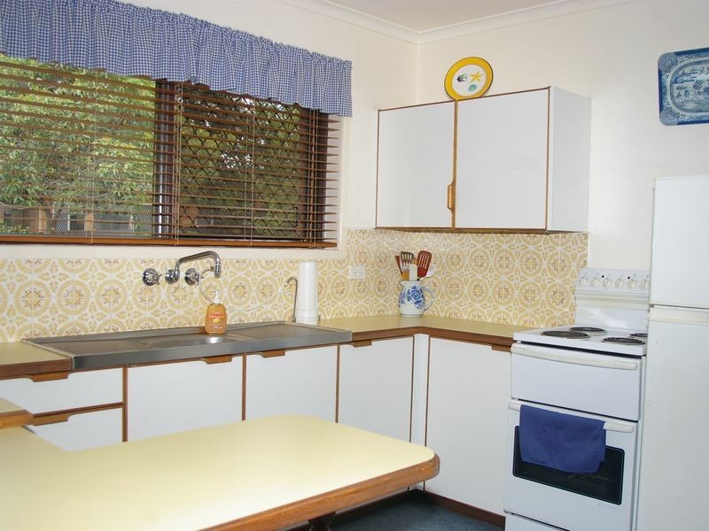 4 Henry Street, Mount Lofty QLD 4350