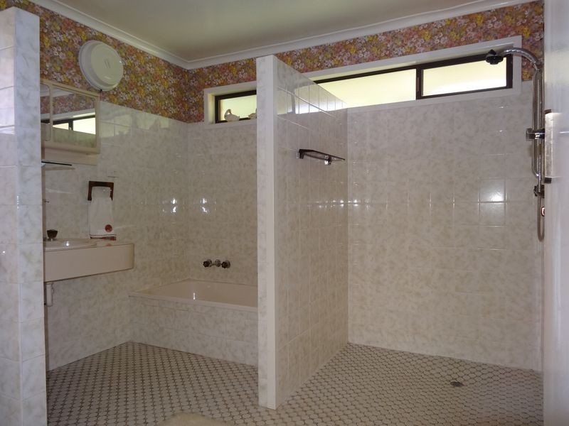 4 Henry Street, Mount Lofty QLD 4350