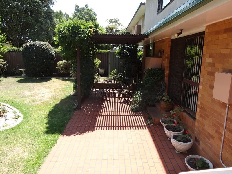 4 Henry Street, Mount Lofty QLD 4350