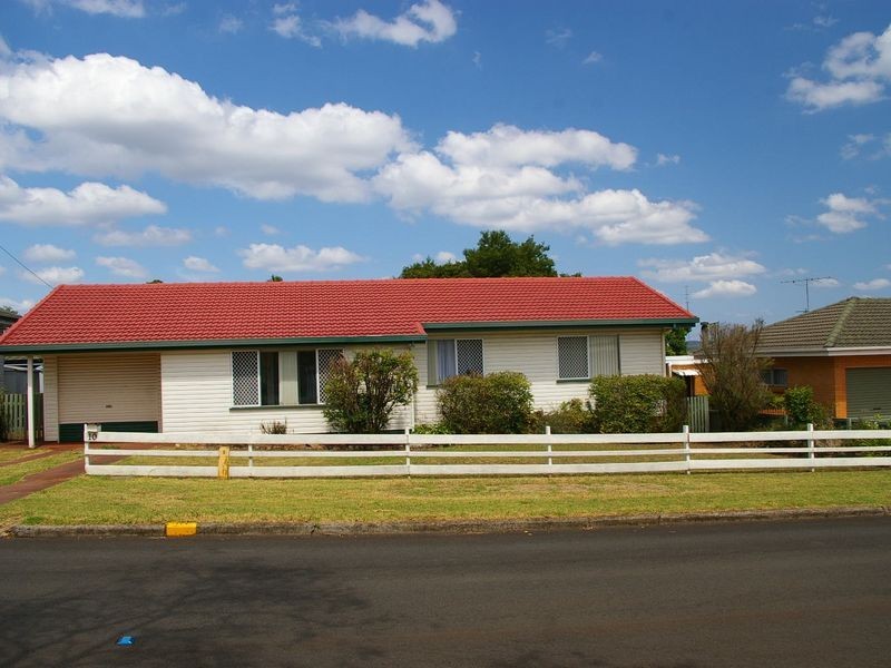 10 Challenor Street, Rockville QLD 4350