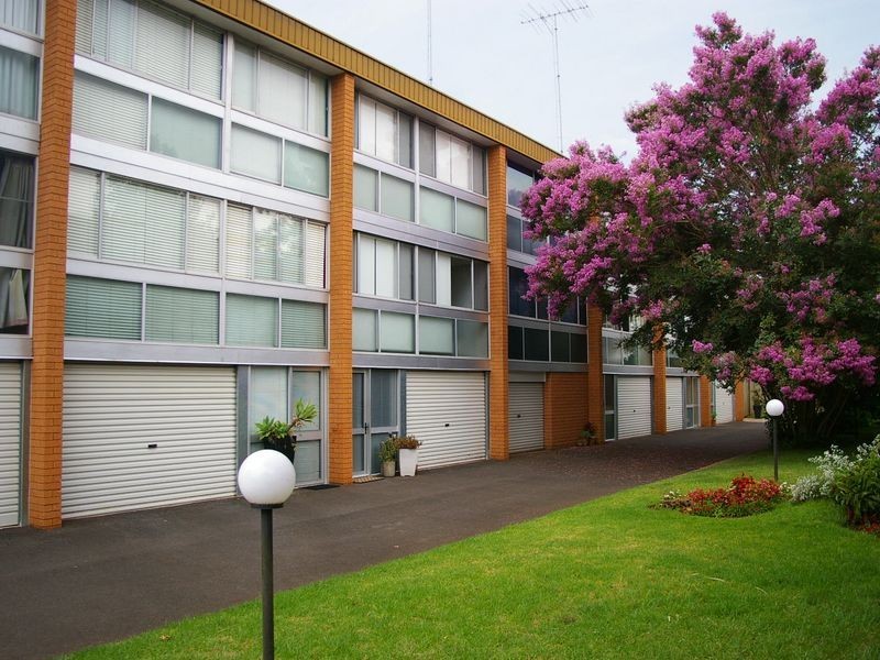 2/5 Creek Street, East Toowoomba QLD 4350