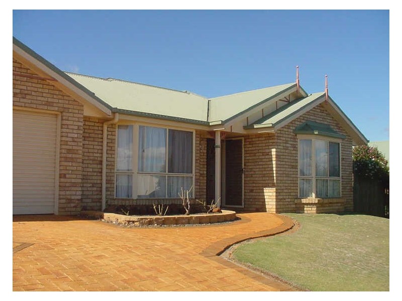 16 Bernborough Court, Glenvale QLD 4350