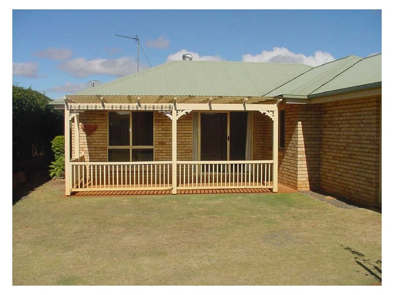 16 Bernborough Court, Glenvale QLD 4350