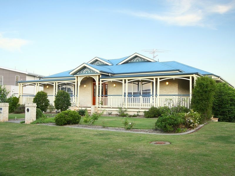 8 Dalston Court, Mount Lofty QLD 4350