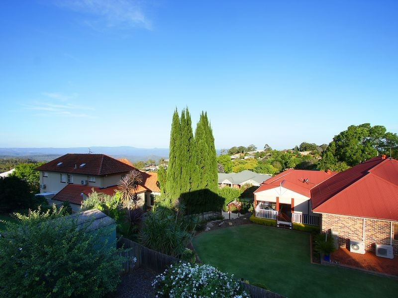 8 Dalston Court, Mount Lofty QLD 4350