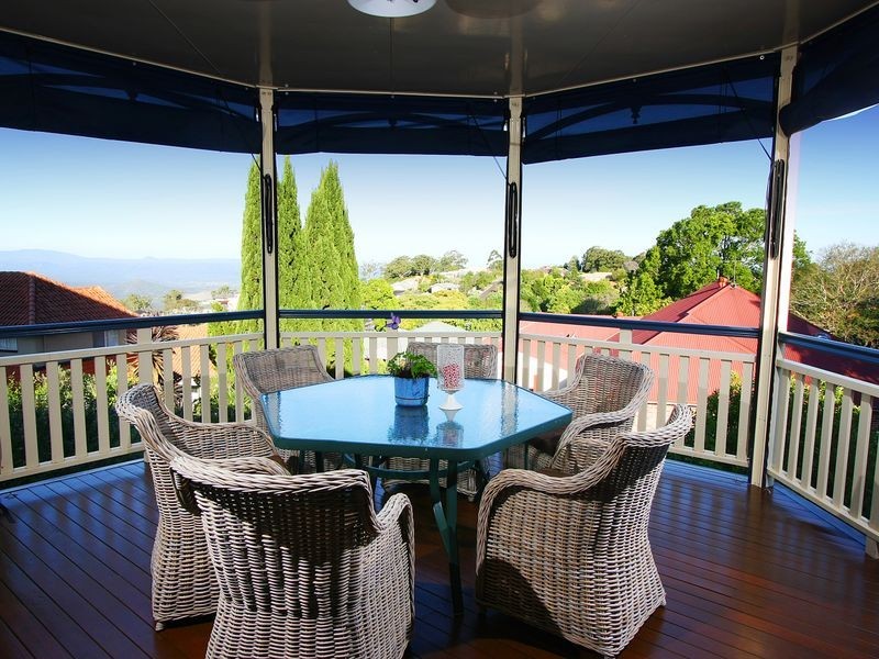 8 Dalston Court, Mount Lofty QLD 4350
