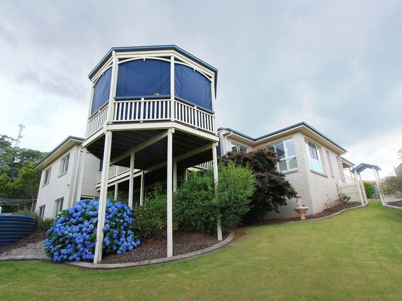 8 Dalston Court, Mount Lofty QLD 4350